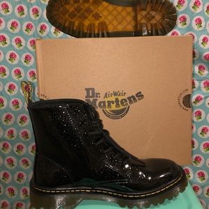 Dr. Martens / Luana Black Coated Glitter sz US 9
